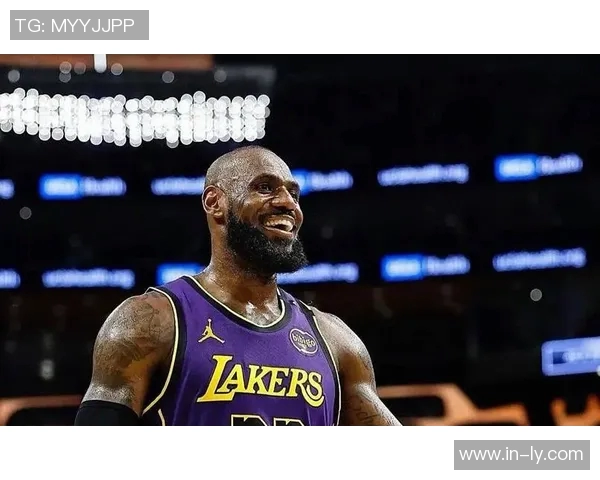 詹姆斯谈球队调整：成功为艾顿提供更多支持与机会